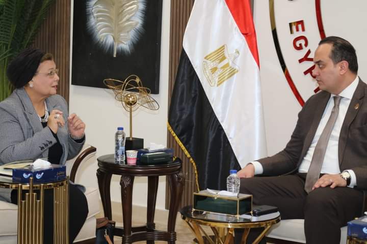 رئيس الرعاية الصحية يشيد بجهود مبادرة الألف الذهبية لتنمية الأسرة المصرية