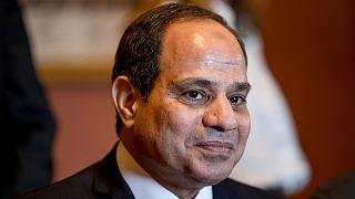 السيسي يهدي والد ووالدة فريال أشرف رحلة حج