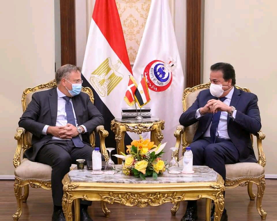 وزير الصحة والسفير الدنماركي يبحثان سبل التعاون وتبادل الخبرات الطبية بين البلدين