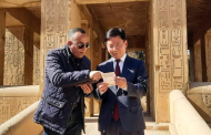 رئيس هيئة التراث الثقافي بكوريا الجنوبية في زيارته لمعبد الكرنك بالأقصر