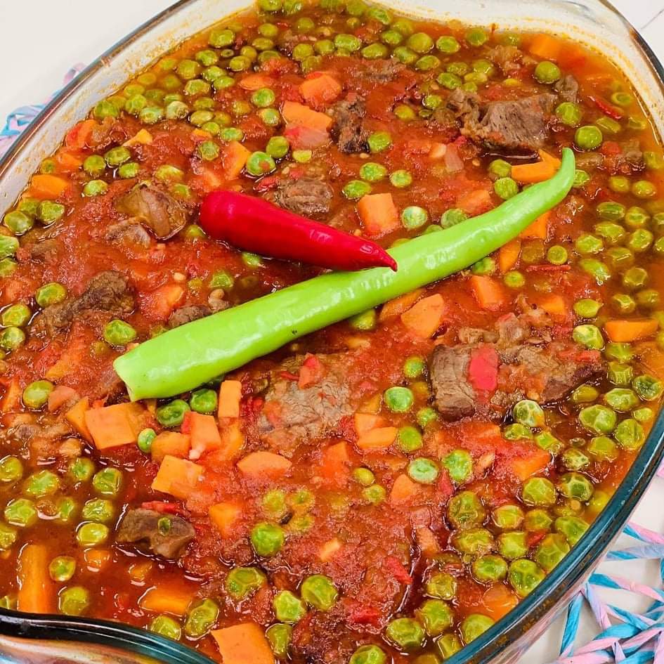 فطارنا اليوم في رمضان طريقة عمل البسلة بالجزر باللحمة في الفرن وارز حبه وحبه