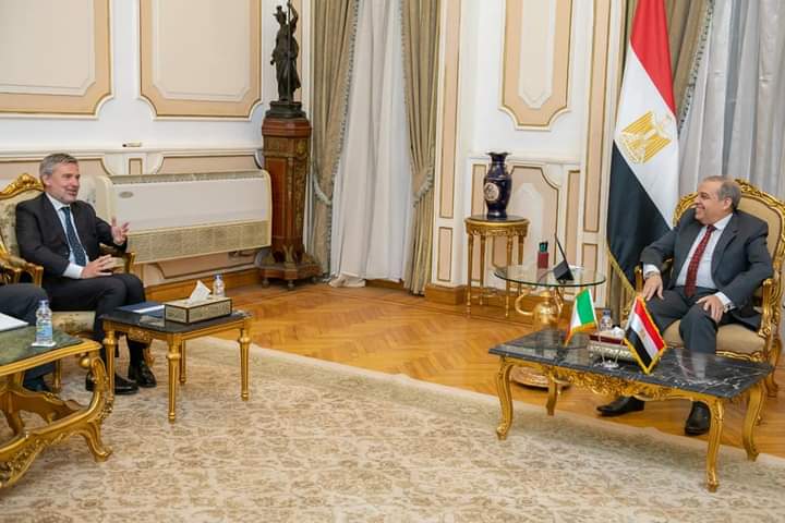 وزير الدولة للإنتاج الحربي  يلتقى مع السفير الإيطالى بالقاهرة لبحث التعاون مع الشركات الإيطالية