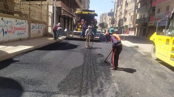 محافظ أسيوط يتابع أعمال رصف شوارع مدينة منفلوط ضمن خطة المحافظة