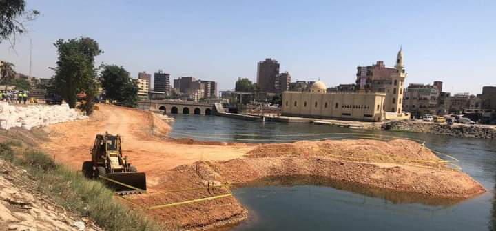 وزير الري يستعرض الموقف التنفيذى لمشروع قناطر ديروط الجديدة