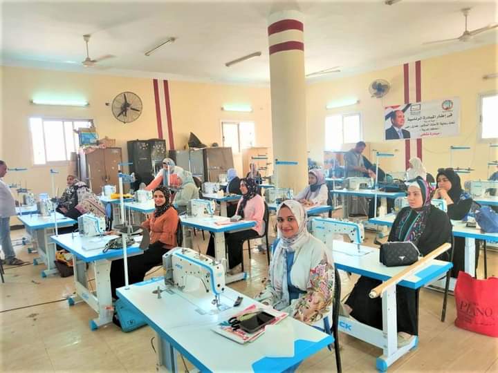 تدريب 76 سيدة على حرفة الخياطة في 4 مشاغل لمدة 30 يوم بالغربية
