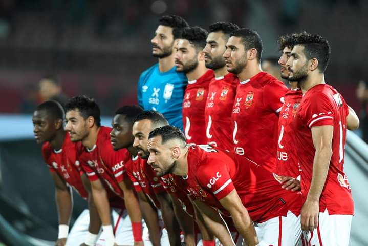 شبح الرحيل يطارد نجم الأهلي.. تفاصيل