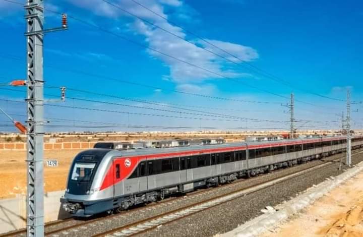 وزارة النقل:  إصدار اشتراكات مخفضة بنسبة 50% لكافة مستخدمي القطار الكهربائي الخفيف LRT