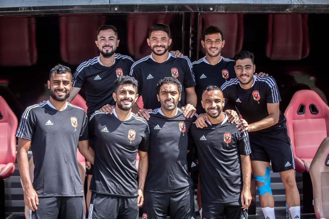 بعثة الأهلي تصل مطار القاهرة استعداداً للسفر إلى تونس لمواجهة الاتحاد المنستيري