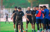 فريرا يعقد جلسه مع رباعي الفريق علي هامش التدريبات الفريق