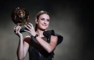أليكسيا بوتياس تفوز بجائزة الكرة الذهبية كأفضل لاعبة للمرة الثانية 