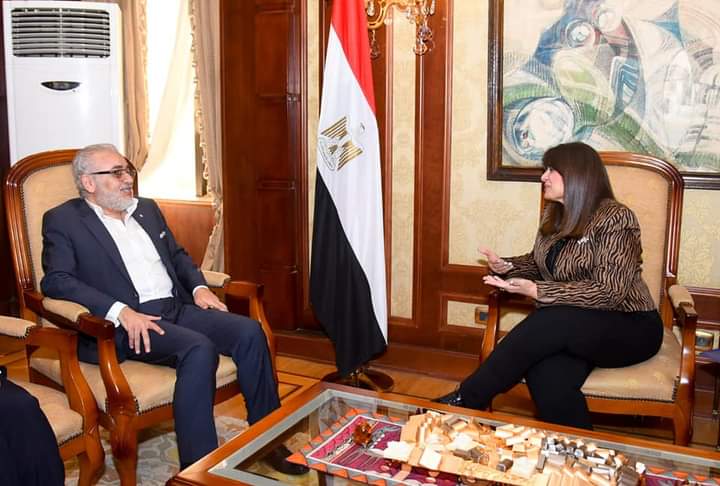 وزيرة الهجرة تسقبل نائب لورد شيشاير لاستعراض فكرة إنشاء مشروع استثماري طبي وتعليمي بمصر