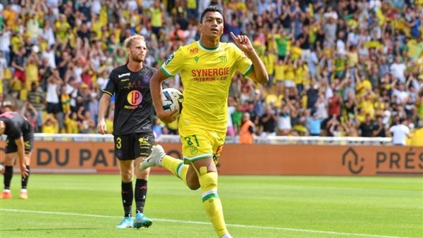 مهاجم الزمالك السابق يزور اللاعبين بمقر القلعة البيضاء