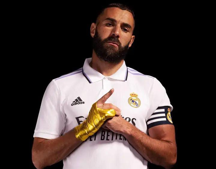 كريم بنزيما يتوج بجائزه جلوب سوكر 2022 افضل لاعب في العالم
