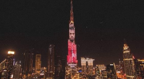 برج خليفة يحتفل بفوز محمد صلاح بجائزة جلوب سوكر كأفضل لاعب في العالم 