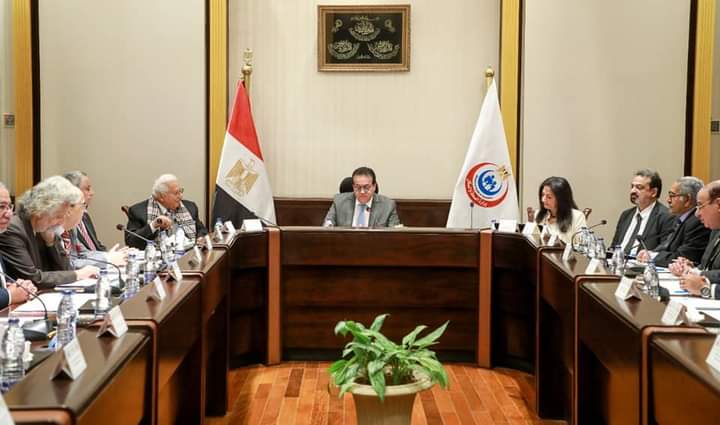 وزير الصحة يوجه بالتوسع في الحملات التوعوية لنشر الثقافة بالصحة النفسية بين طلاب المدارس والجامعات