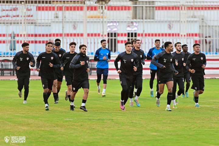 نجم الزمالك يشارك في التدريبات الجماعيه استعدادا لمواجهه البنك الاهلي
