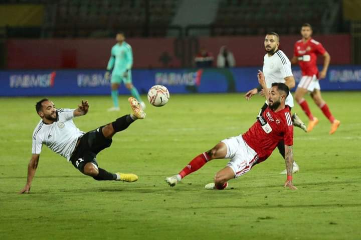 الأهلي يفوز على طلائع الجيش بثنائية في الدوري 