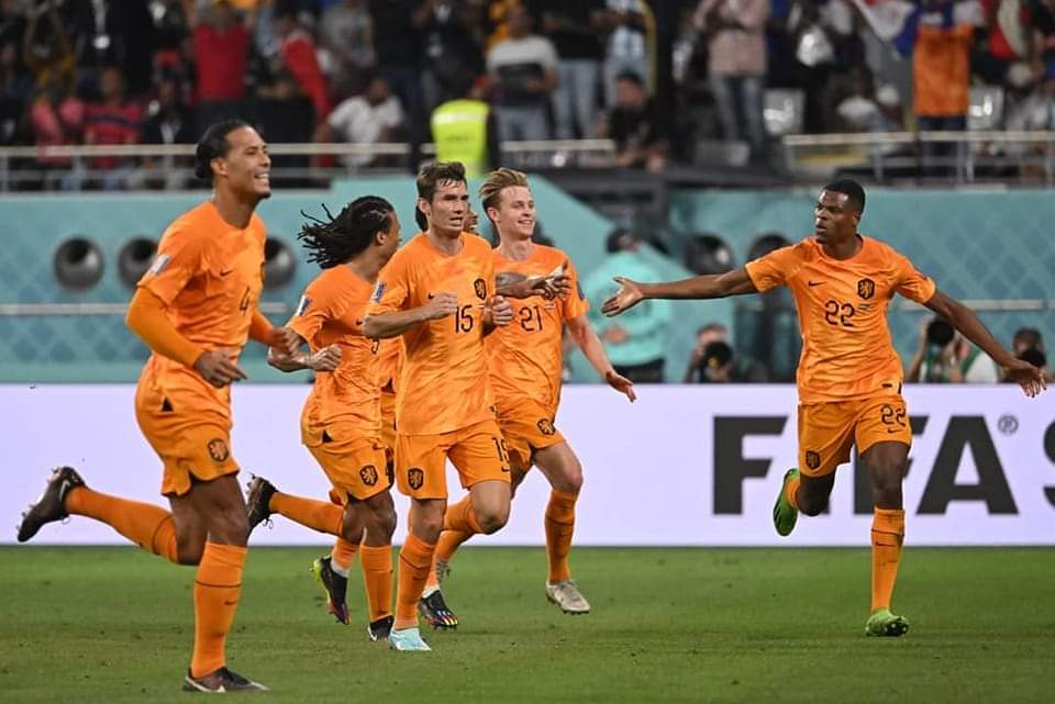 هولندا أول المتأهلين الى دور الثمانية من بطولة كأس العالم بعد الفوز على أمريكا 