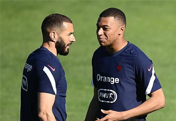 هل يمنح ديشان فرصة لمشاركة كريم بنزيما في نهائي كأس العالم؟