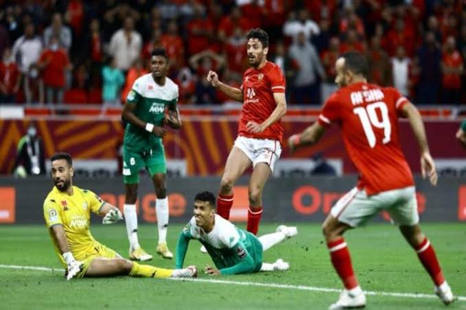 بعد تأكد مشاركة الأهلي في كأس العالم.. الرجاء المغربي يفتح النار على الفيفا