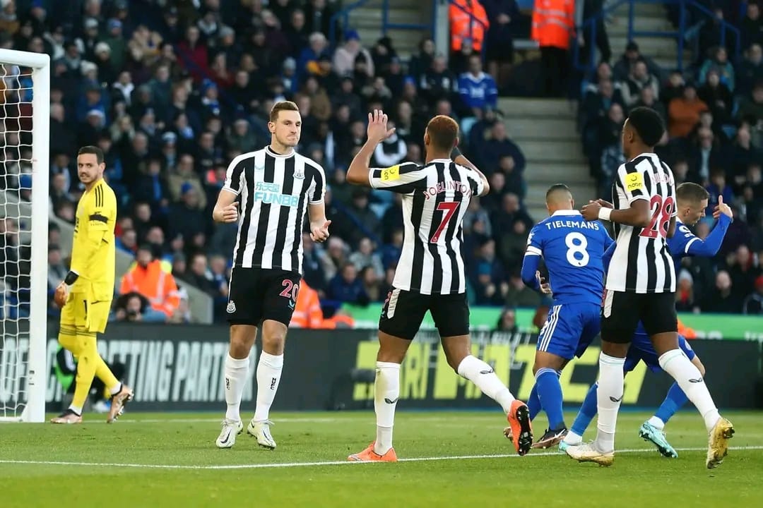 ليستر سيتي يتلقى هزيمة ثقيلة على يد نيوكاسل يونايتد في الدوري الانجليزي