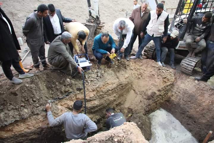 نائب محافظ المنيا يتابع أعمال إصلاح كسر في خط غاز طبيعي بمركز ملوي