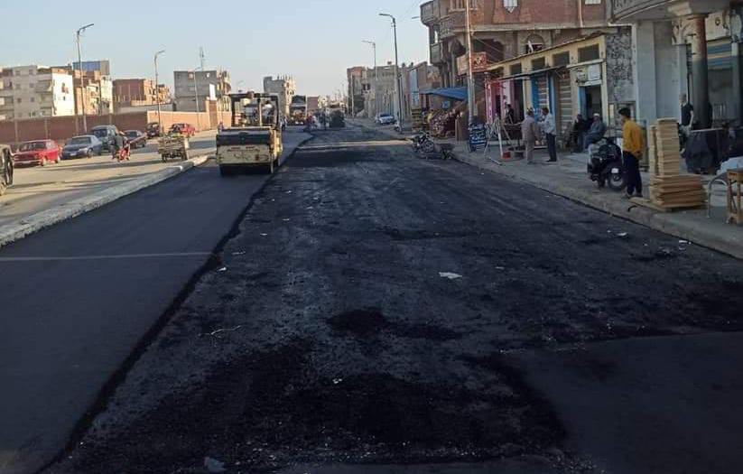 محافظ دمياط تتابع أعمال رفع كفاءة طريق الهويس