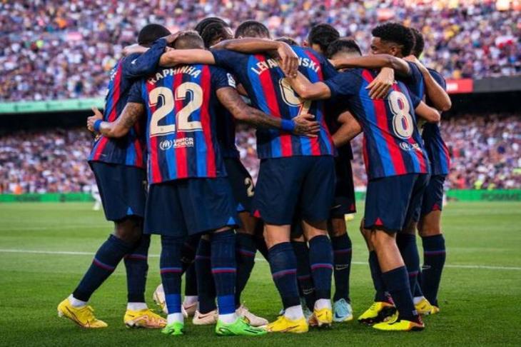 قمة الجولة.. تشافي يعلن قائمة برشلونة لمواجهة اتليتكو مدريد في الليجا