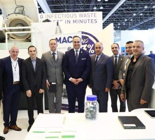 رئيس هيئة الرعاية الصحية يتفقد أجنحة شركات التكنولوجيا الطبية والتحول الرقمي  بمعرض الصحة العربي بدبي