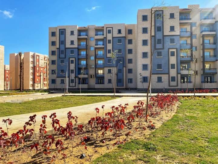 وزير الإسكان يتابع ما يتم تنفيذه من مشروعات بمنطقة غرب المطار بمدينة أكتوبر الجديدة