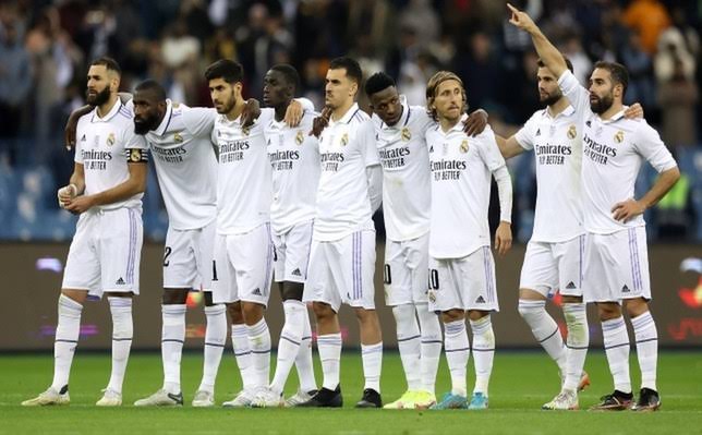 بنزيما يقود هجوم ريال أمام فالنسيا بالدوري الإسباني