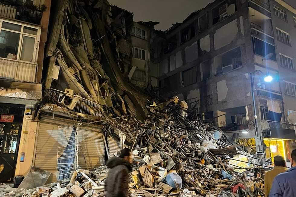 بعد تسعة أيام أسفل الحطام بتركيا ...العثور على سيدة تبلغ 42 عاما 