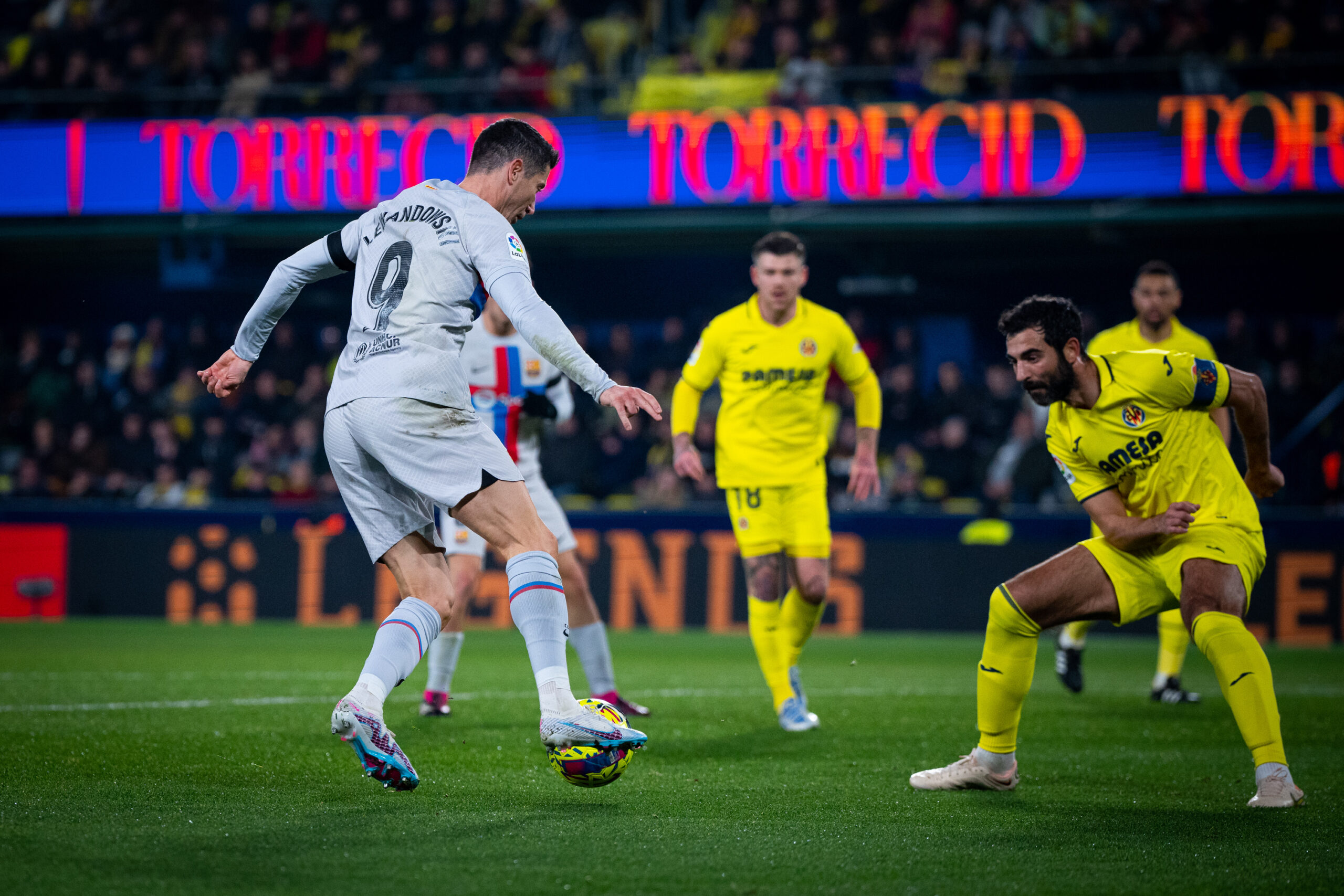 برشلونة يخطف الفوز علي حساب فياريال ويعزز صدارته للدوري الإسباني 