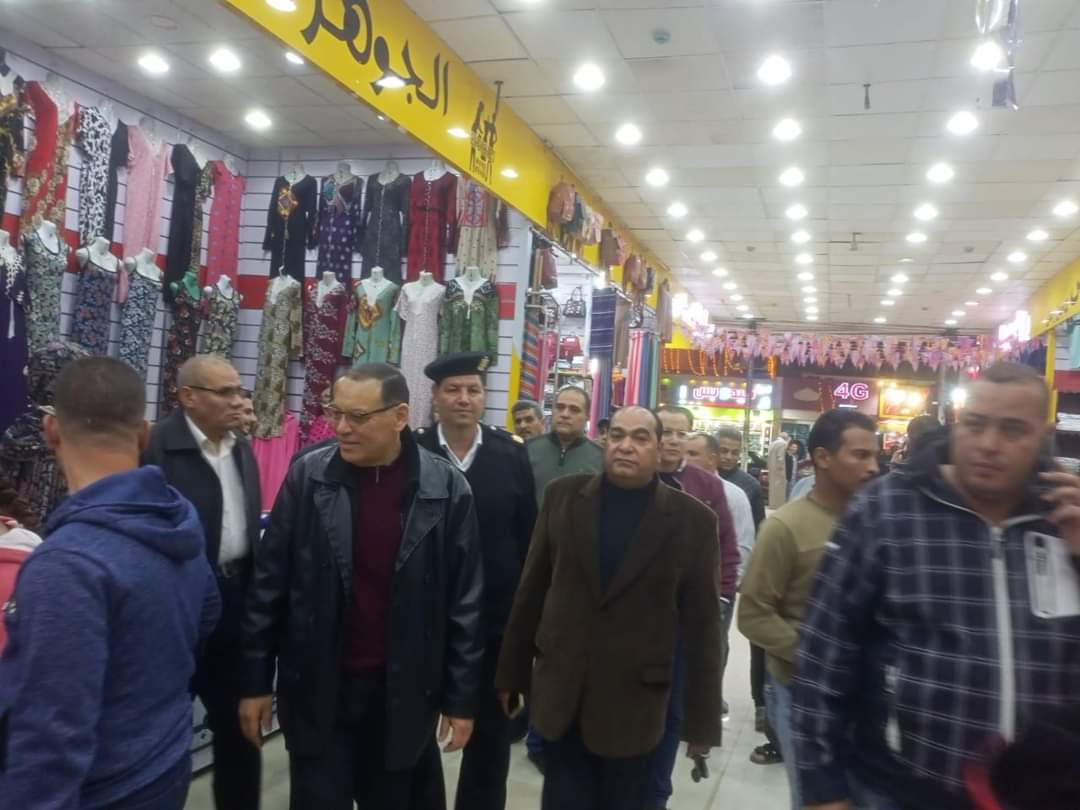 محافظ الشرقية يُفاحئ مدينة ههيا ويُتابع أعمال إنشاء نفق أسفل السكة الحديد وحركة البيع والشراء بالأسواق