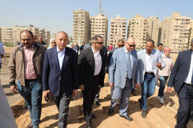 محافظ القاهرة يتفقد أعمال هيئة النظافة والتجميل بموقف الحى العاشر الجديد