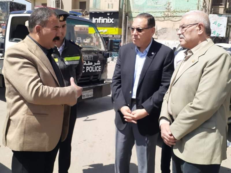 محافظ الشرقية يتابع اعمال التطوير الجارية بميدان عرابي ويؤكد علي ضرورة متابعة النظافة ورفع القمامة بمدينة الزقازيق