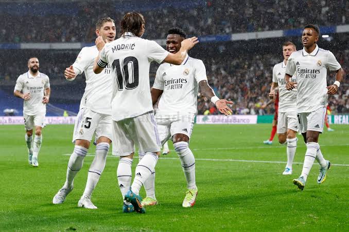 ريال مدريد يقسو على إشبيلية بثنائية في الدوري الإسباني 