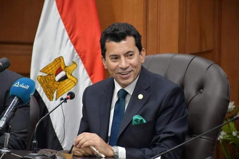 وزير الشباب والرياضة يبلغ الخطيب بالموافقة على زيادة الجماهير 