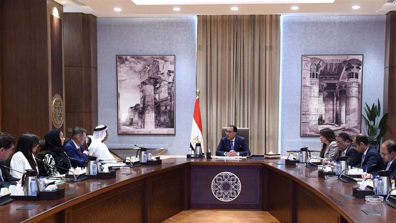 رئيس الوزراء يلتقي رئيس مجموعة الغرير الاستثمارية الإماراتية