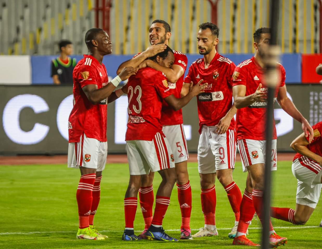 الأهلي يفوز على الإسماعيلي بهدف دون رد ويقترب من حسم لقب الدوري 