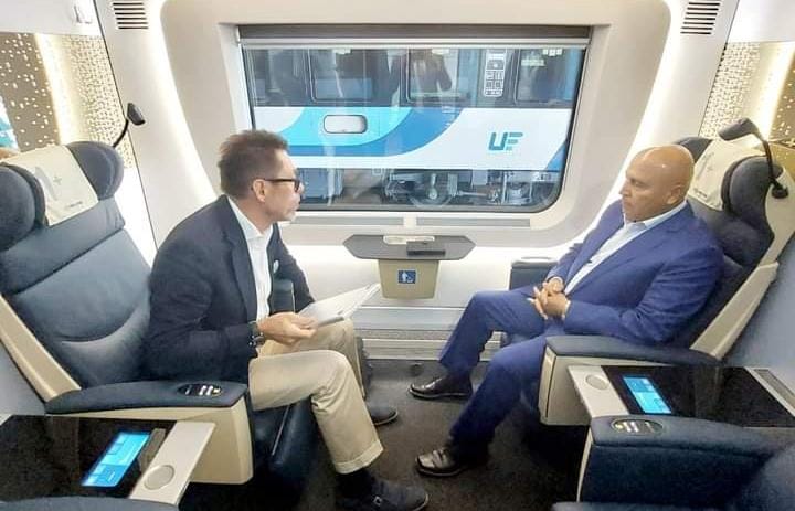 وزير النقل يلتقي رئيس شركة جانز مافاج لبحث توطين صناعة عربات السكك الحديدية في مصر