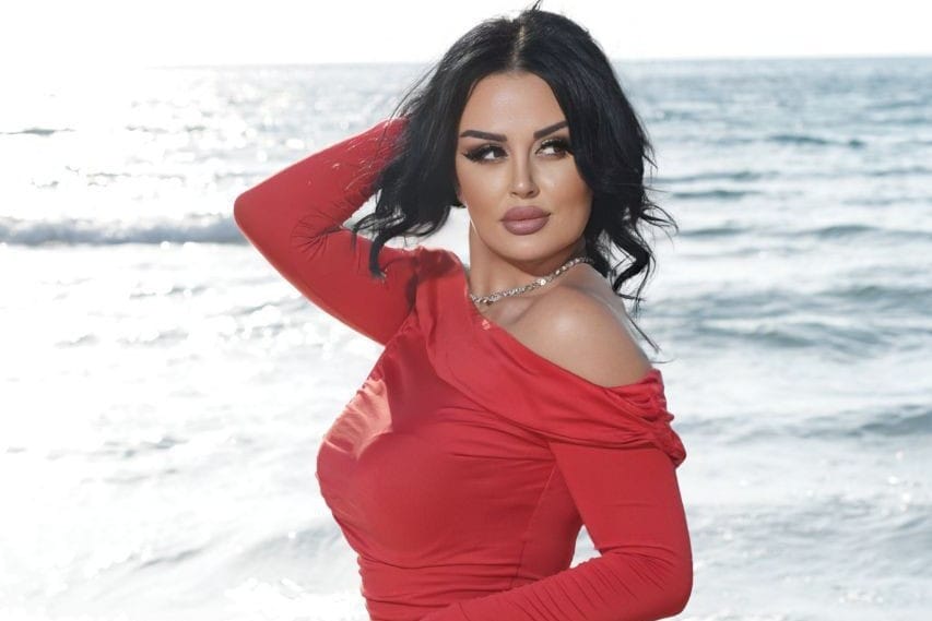  سمرا تطرح أولى أغنيات ألبومها باللهجة الجزائرية