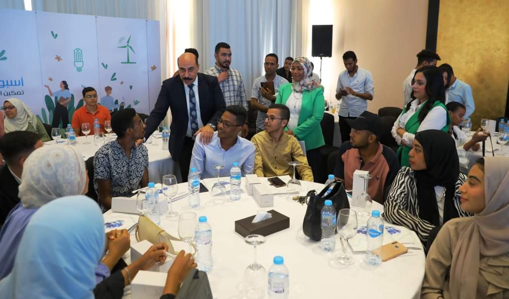حوار شبابي مفتوح لمحافظ أسوان مع طلاب الجامعة والأكاديمية العربية