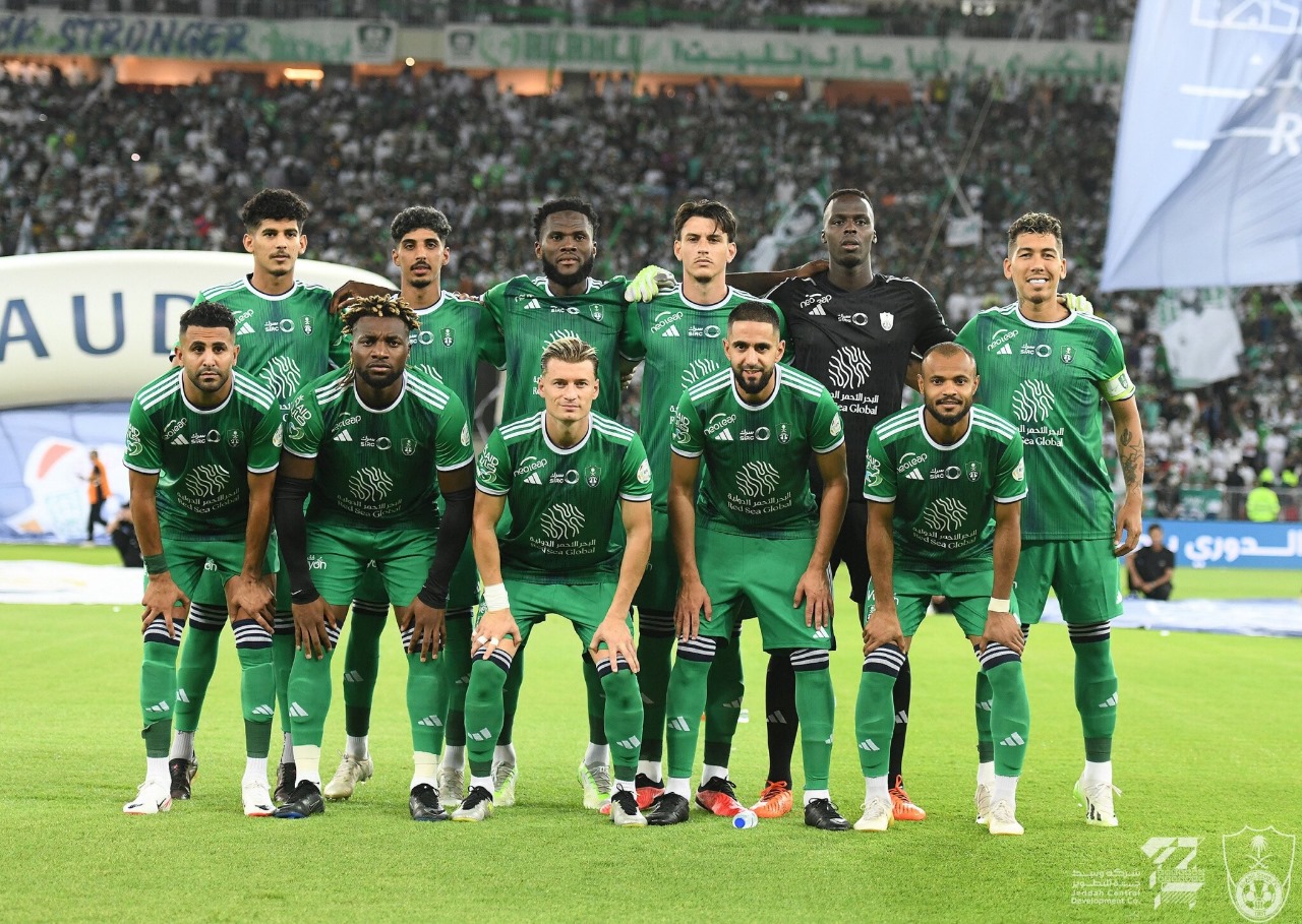 التشكيل الرسمي لفريق الأهلي السعودي أمام الخليج 
