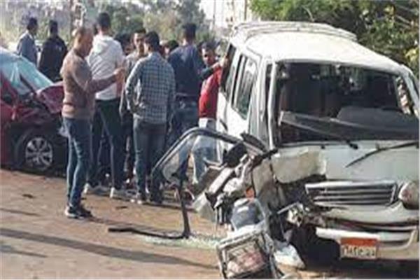 مصرع شخص وإصابة 13 آخرين فى حادث انقلاب ميكروباص بالشرقية
