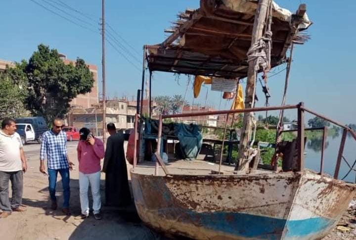 غلق وتشميع معدية لعدم توافر وسائل الأمان باليحرة  