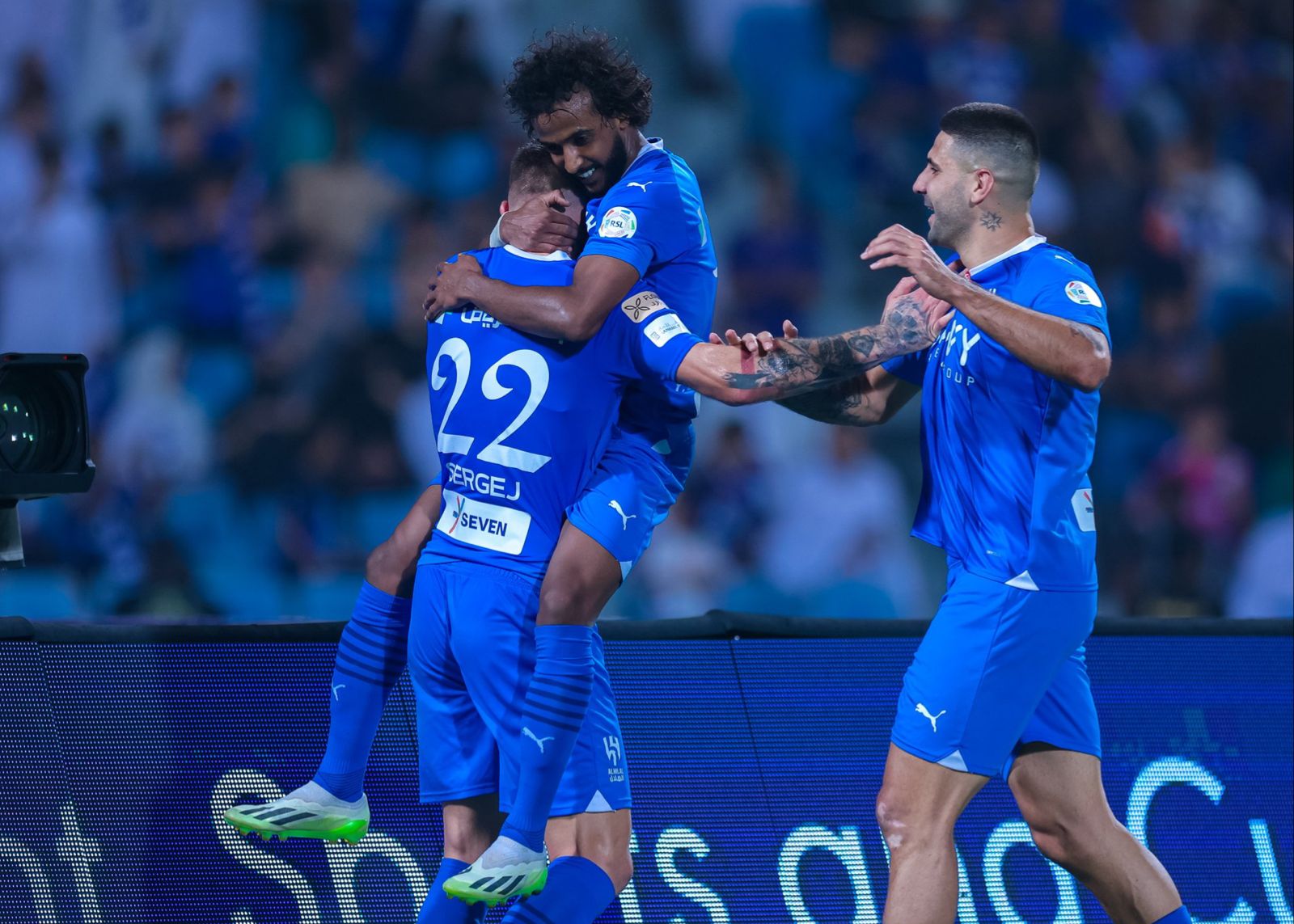 الهلال يحطم قلعة الرياض بسداسية نظيفة 