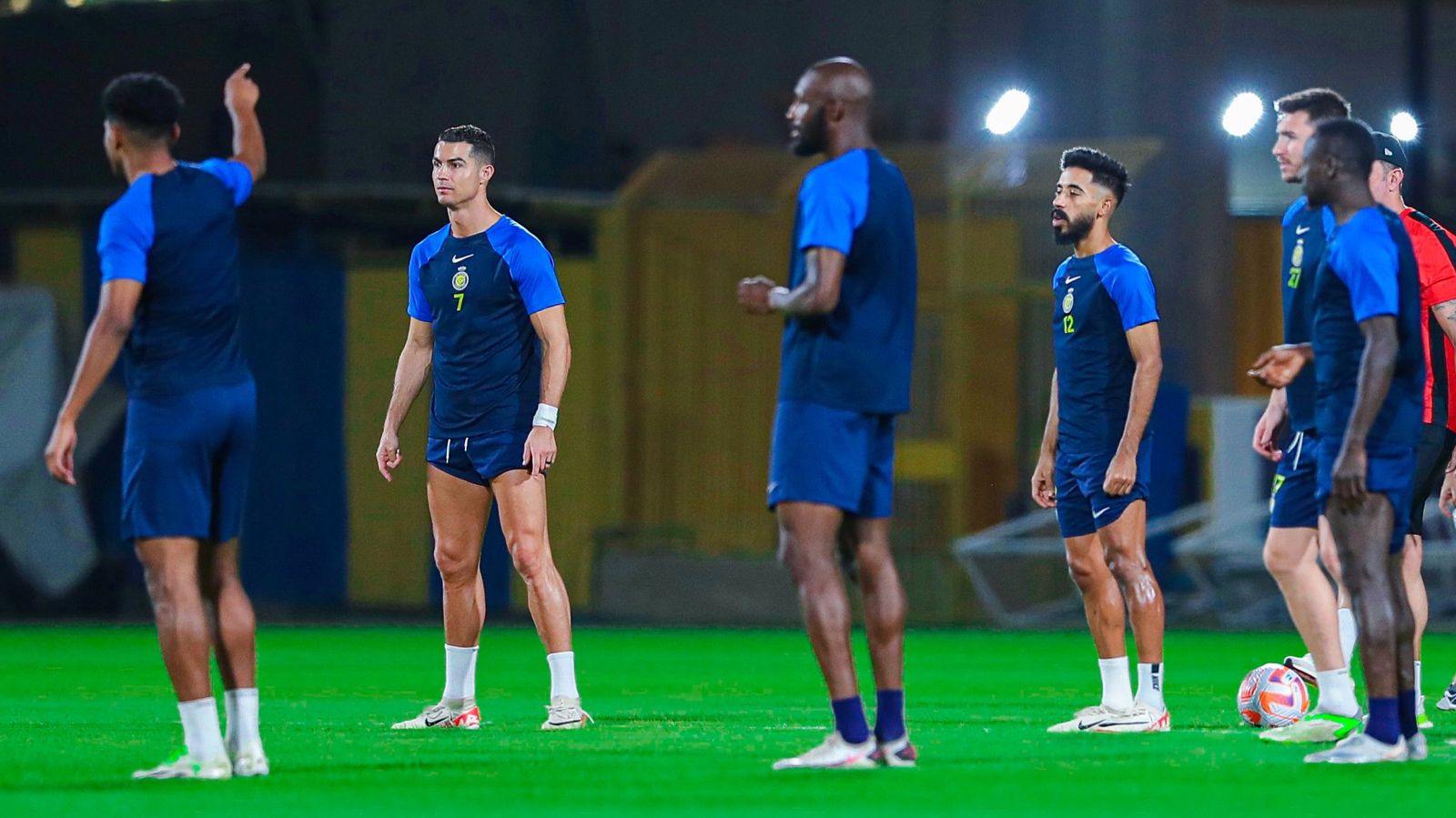 النصر يستعين بحكم أجنبي في مباراته أمام الأهلي السعودي في الدوري