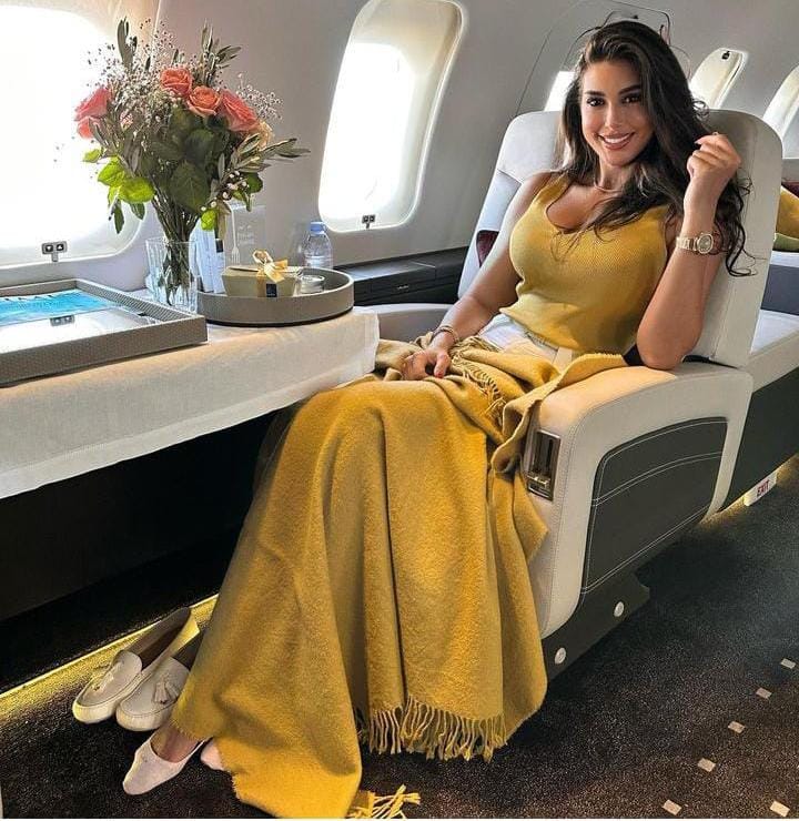 على  متن طيارة.. ياسمين صبري تشارك جمهورها بأحدث صورها
