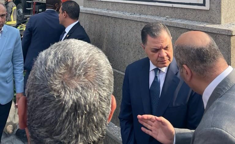 وزير الداخلية يتفقد موقع حريق مبنى مديرية أمن الإسماعيلية